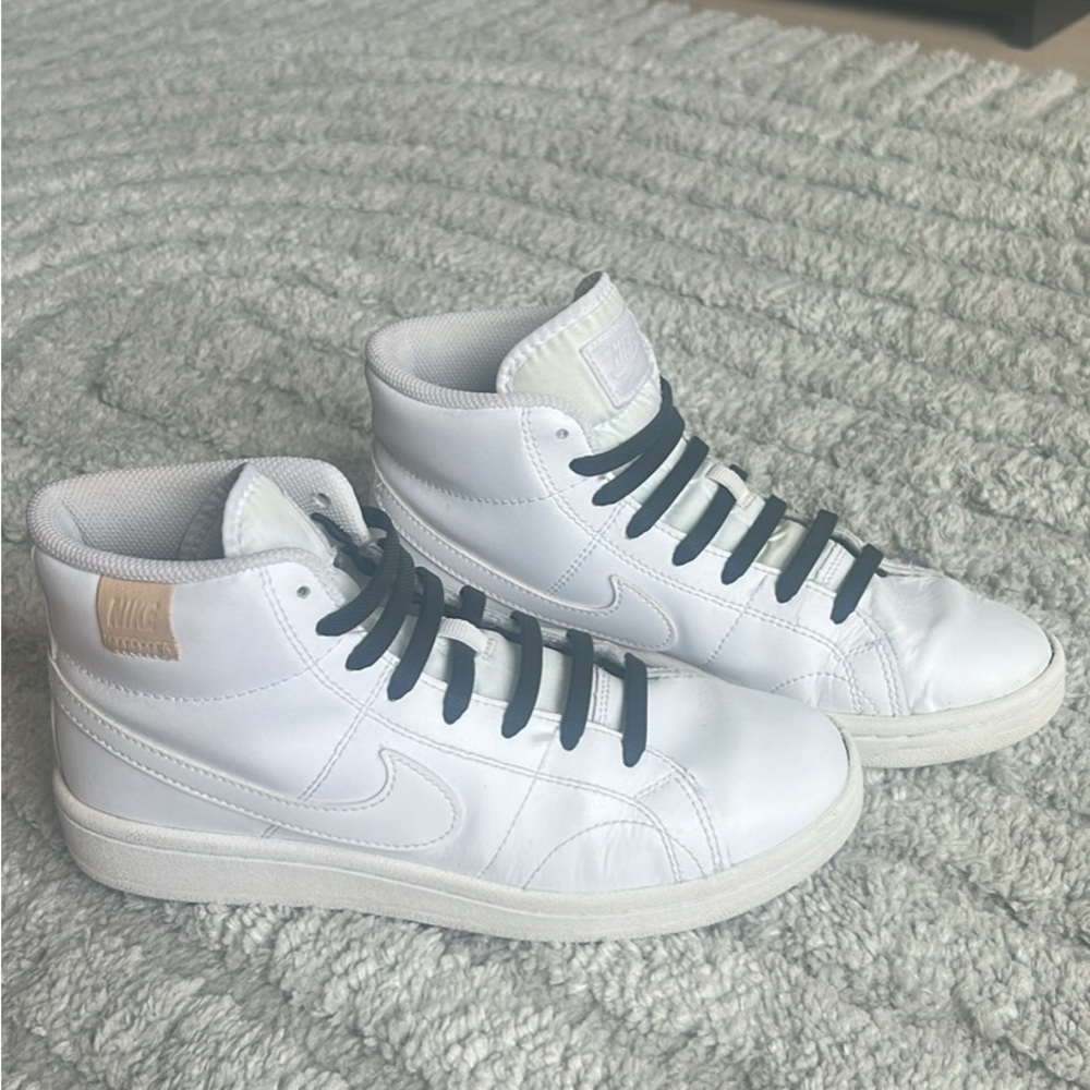 Nike White and Black High-Tops